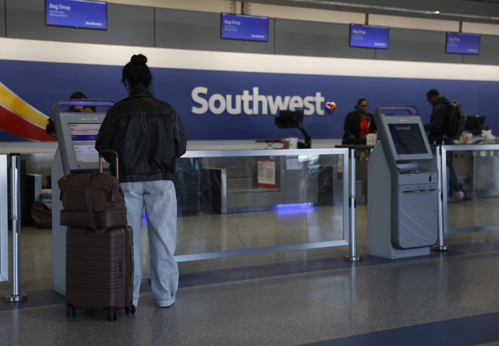 Investors cheer the end of Southwest’s open-seating era, as airline forecasts a big 2026 profit