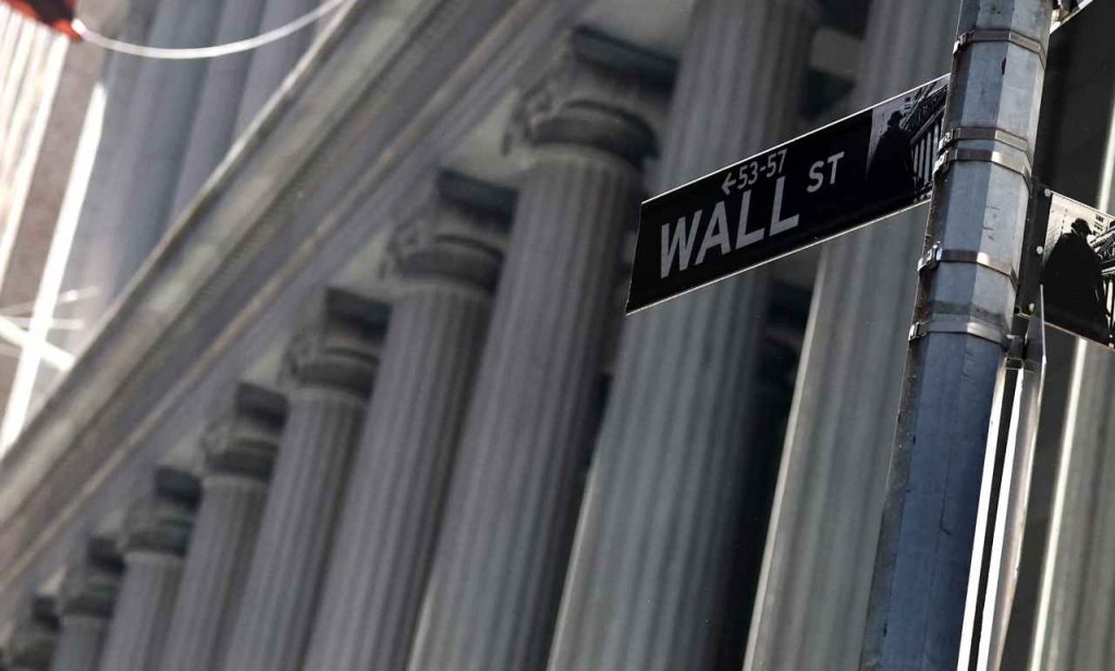 U.S. stock futures flat as investors digest ongoing tech selloff