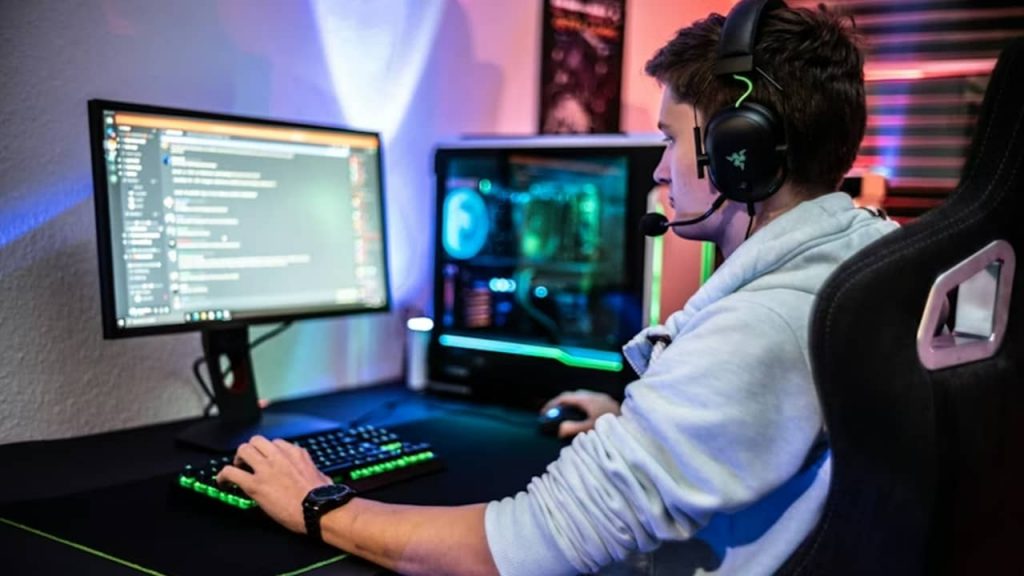 Person using Discord.