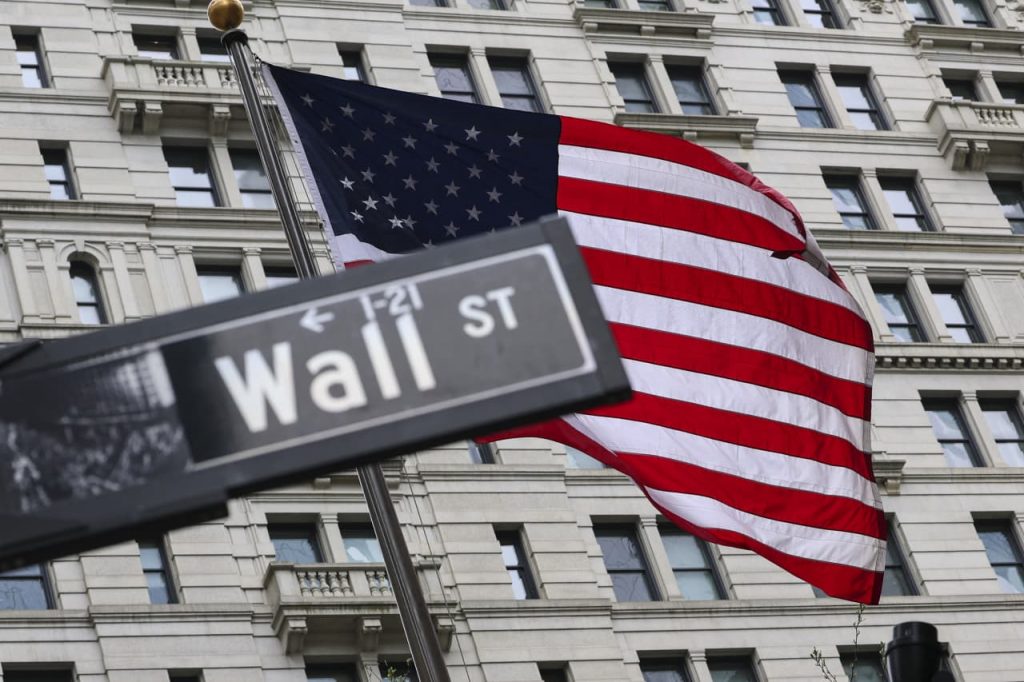 U.S. stock futures fall, oil rises ahead of a busy week for Wall Street U.S. stock futures fall, oil rises ahead of a busy week for Wall Street
