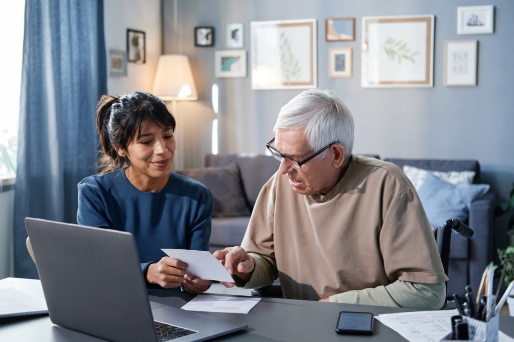 ‘It saved my relationship with my mom.’ These money managers may help if you’re feeling overwhelmed helping your parents pay their bills. ‘It saved my relationship with my mom.’ These money managers may help if you’re feeling overwhelmed helping your parents pay their bills.