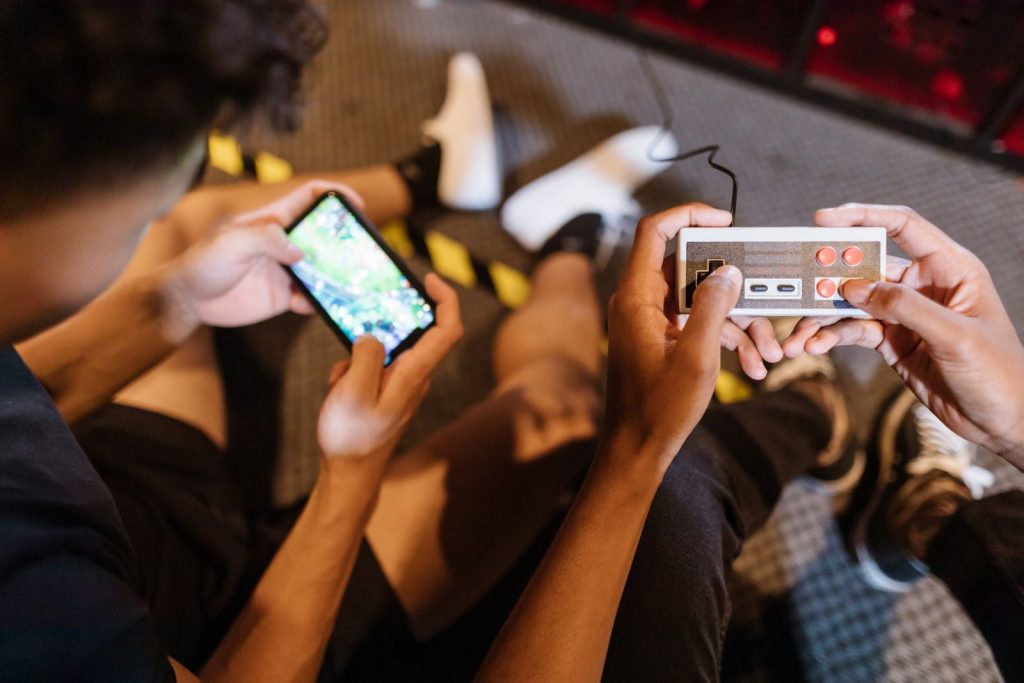 How did a phone game released in July 2016 briefly double foot traffic to small businesses near landmarks, and why did the effect fade within eight weeks? How did a phone game released in July 2016 briefly double foot traffic to small businesses near landmarks, and why did the effect fade within eight weeks?